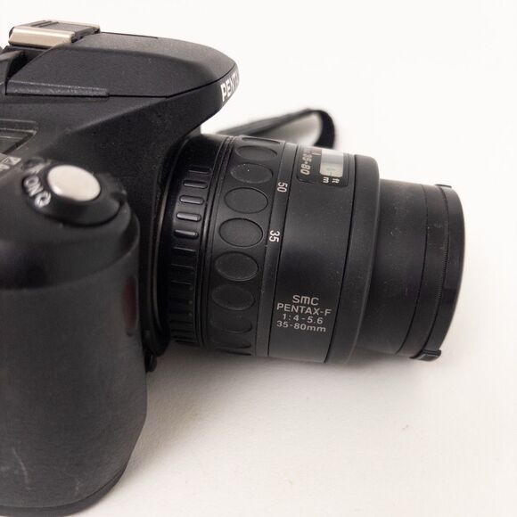 Pentax *ist DS Digital Camera with 35-80 Lens - Picture 6 of 7